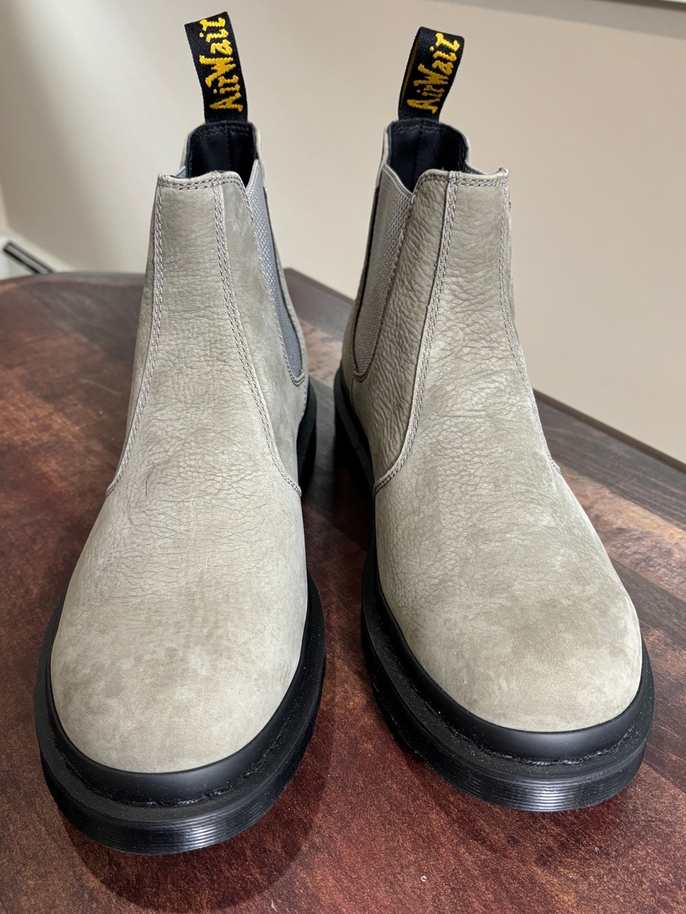 Dr. Martens 2976 Milled Nubuck Chelsea
Boots
